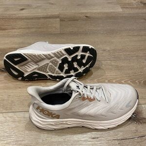 HOKA Arahi 6 Running Shoes Size 8